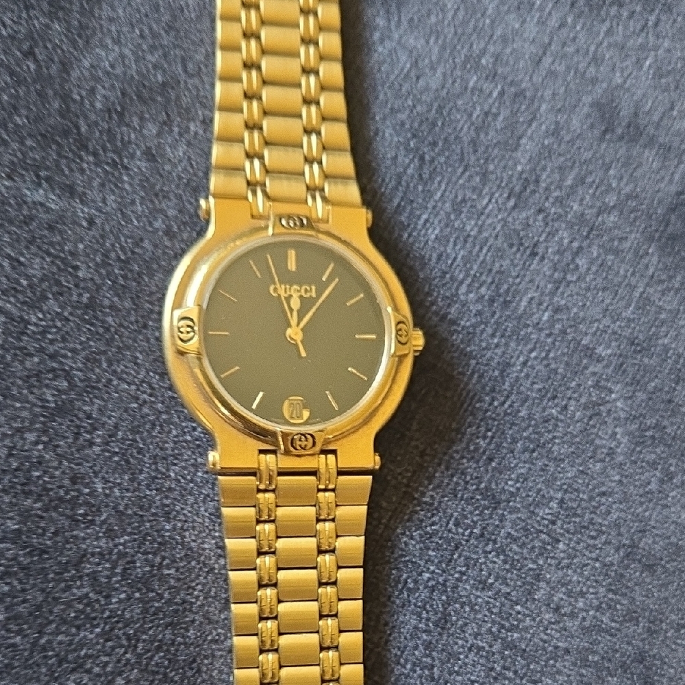 Vintage Gucci Gold Watch 9200M w Black Face / Original Gucci Case original owner